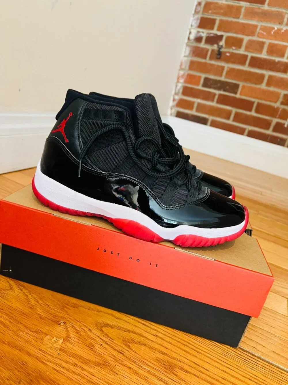 Size US Men's 9 - Jordan 11 Retro Playoffs Bred (2019) Very Clean